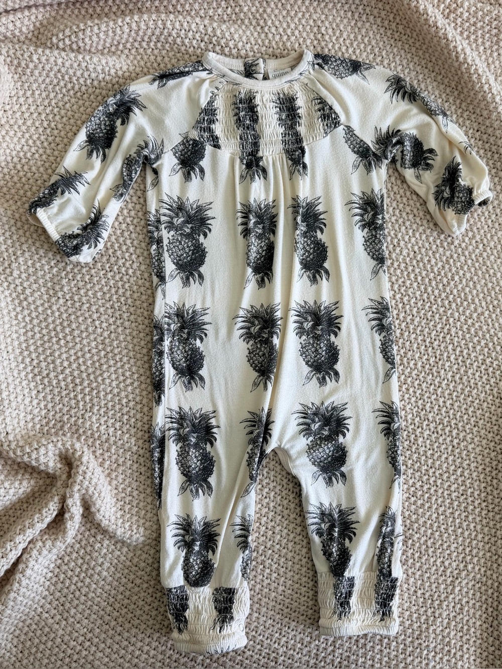 🖤 Kate Quinn Pineapple Smocked Romper | 6–12 Months | EUC